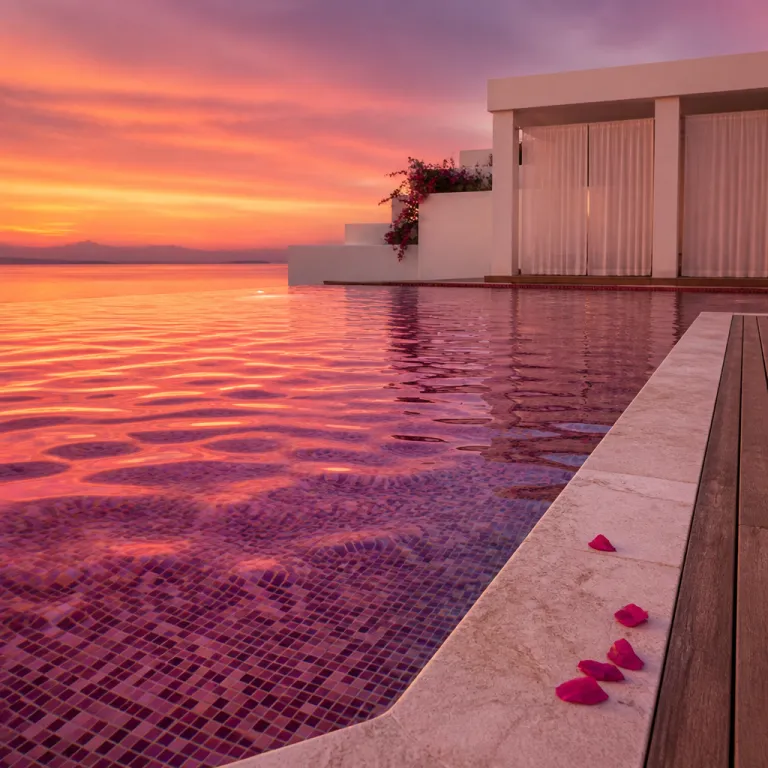 The pool that earns its silence: where luxury hotels still protect the quiet swim